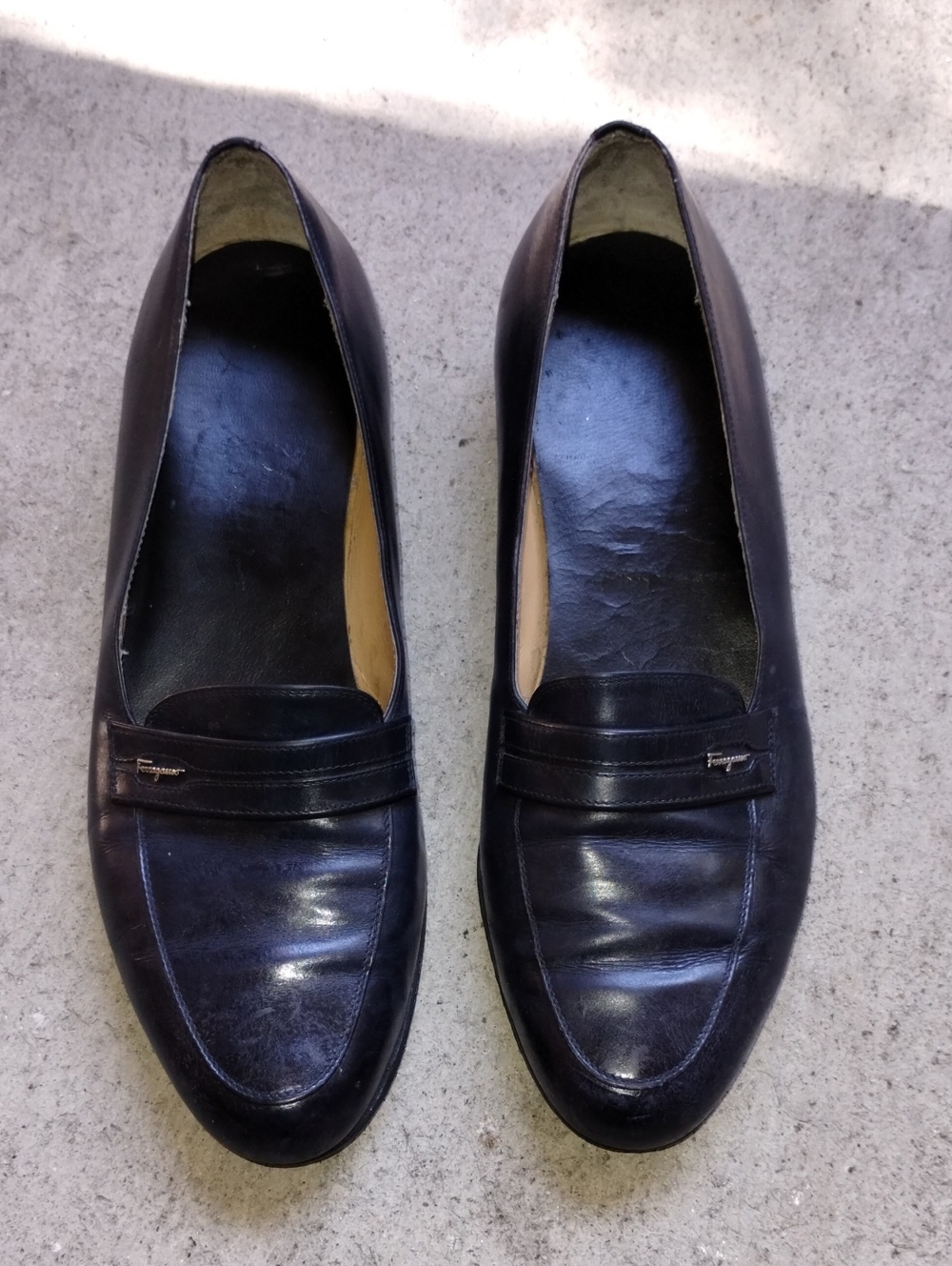 Salvatore Ferragamo Navy Blue Leather Loafers Vintage Vibes Size 9.5